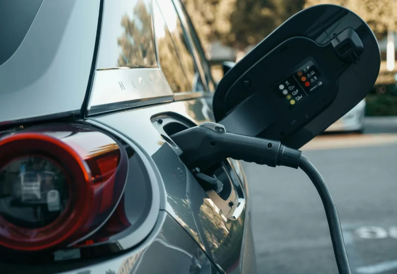 Servicio de carga eléctrica y GLP